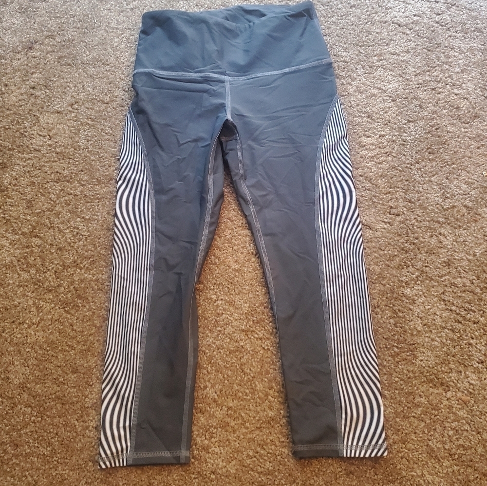 Yoga Democracy Crops Size Small